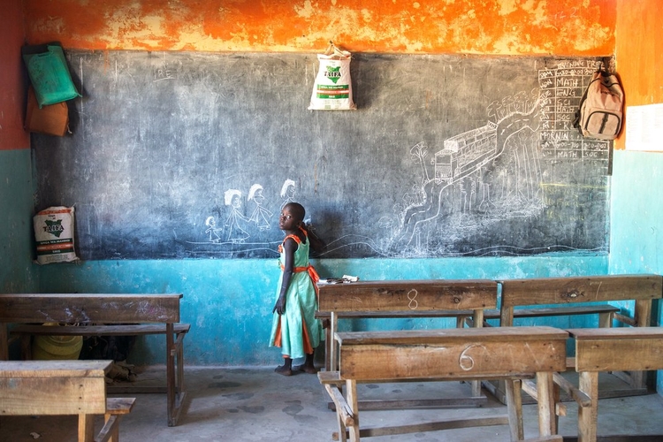I miejsce w kategorii Sustainable Travel"W lutym i marcu 2014 roku zrobiłem sobie wolne w pracy. Pojechałem zrobić reportaż ze szkoły dla sierot w Mombasie (Kenia). Dzięki tej pracy udało się zebrać pieniądze wystarczające na wykończenie nowego budynku edukacyjnego dla 150 dzieci, a także sierocińca dla 30 osób. Na fotografii widać córkę dyrektorki. Fot. Tihomir Triczkow